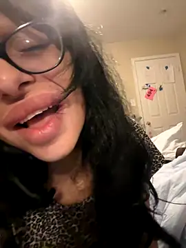 Snapshot of myloveforyouu chatting on November 19, 1:22 pm myloveforyouu online show from November 19, 1:22 pm