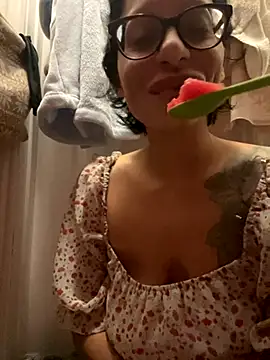 Snapshot of myloveforyouu chatting on November 22, 11:42 am myloveforyouu online show from November 22, 11:42 am