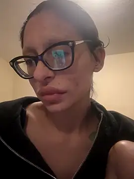 Snapshot of myloveforyouu chatting on December 18, 3:45 am myloveforyouu online show from December 18, 3:45 am