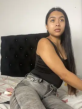 SweetLatiin  online show from January 16, 7:40 pm