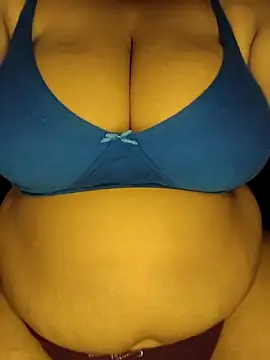 Snapshot of bigboobyrush chatting on April 29, 5:33 am bigboobyrush online show from April 29, 5:33 am