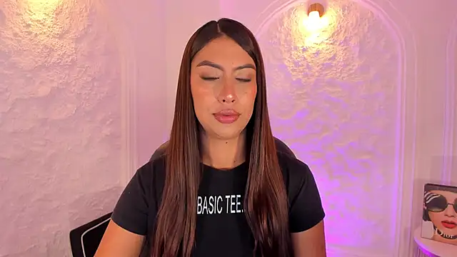 ArianaDumont online show from September 18, 11:45 am