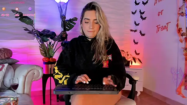 mariablonde  online show from October 13, 8:20 pm