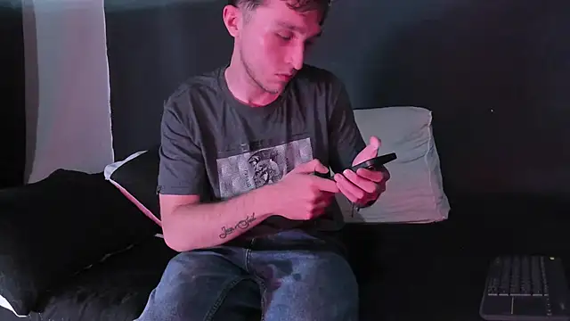 Dylanwhite23  online show from November 14, 9:13 pm