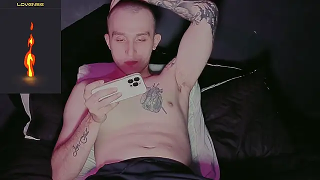 Snapshot of Dylanwhite23_ chatting on January 31, 9:46 pm Dylanwhite23 online show from January 31, 9:46 pm