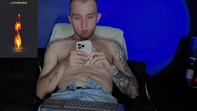 Snapshot of Dylanwhite23_ chatting on February 8, 11:30 pm Dylanwhite23 online show from February 8, 11:30 pm