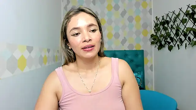 ArielleJones online show from January 12, 5:44 pm