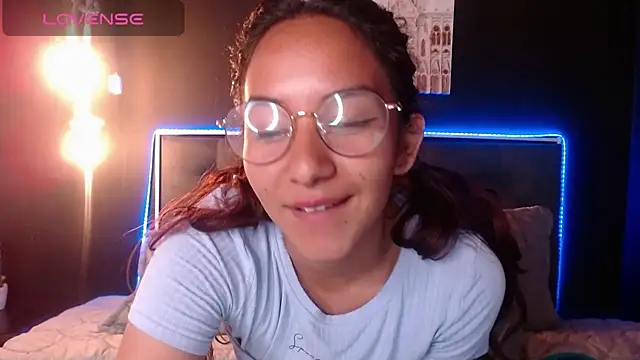 Snapshot of PoisonIvy15_ chatting on December 15, 9:24 am PoisonIvy15  online show from December 15, 9:24 am
