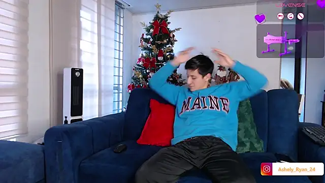 ashely ryan24 online show from November 20, 9:58 pm