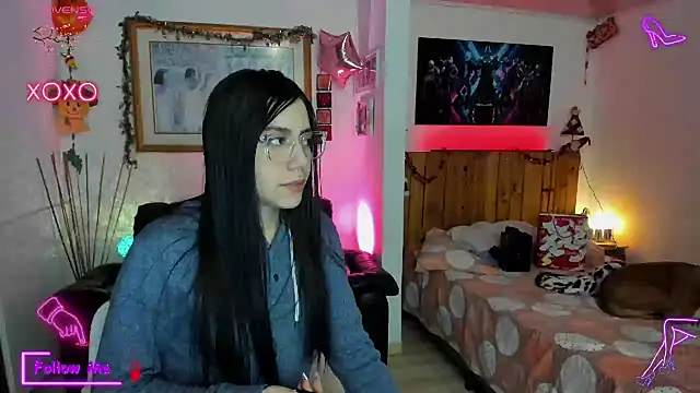 LauGrayJ online show from March 11, 6:00 am