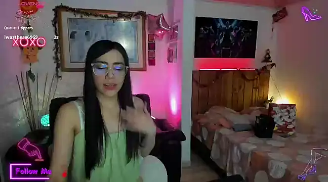 LauGrayJ online show from March 15, 8:48 am