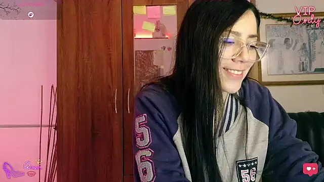 LauGrayJ online show from March 12, 3:51 pm