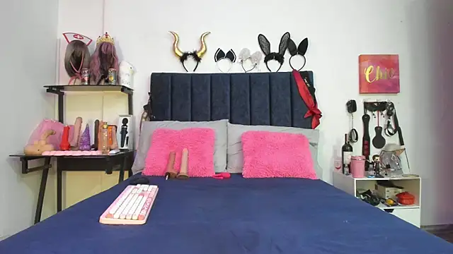 emmily giraldo online show from November 28, 2:31 pm