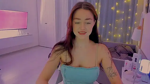 Snapshot of aveme_melissa chatting on February 24, 10:47 pm aveme melissa online show from February 24, 10:47 pm