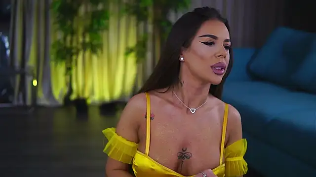 Snapshot of MissKiarra chatting on March 1, 4:47 am MissKiarra online show from March 1, 4:47 am