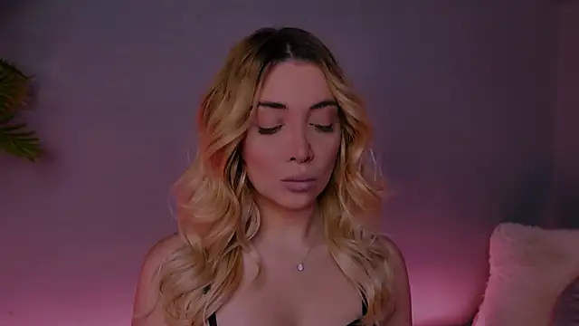 Snapshot of Jessielle chatting on January 19, 8:29 am Jessielle online show from January 19, 8:29 am