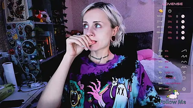 NaniMoore online show from October 16, 8:43 pm