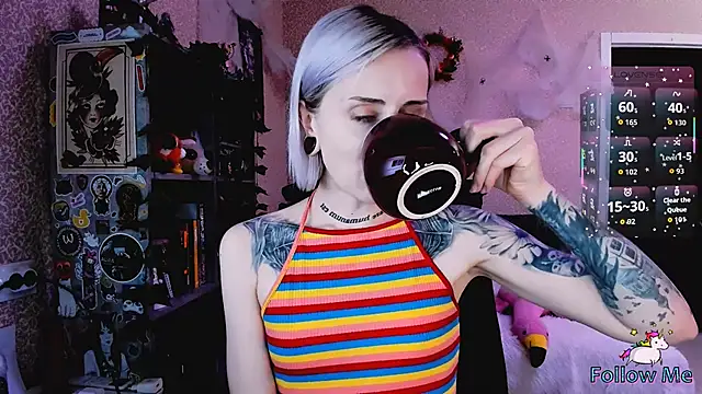 NaniMoore online show from November 9, 8:18 pm