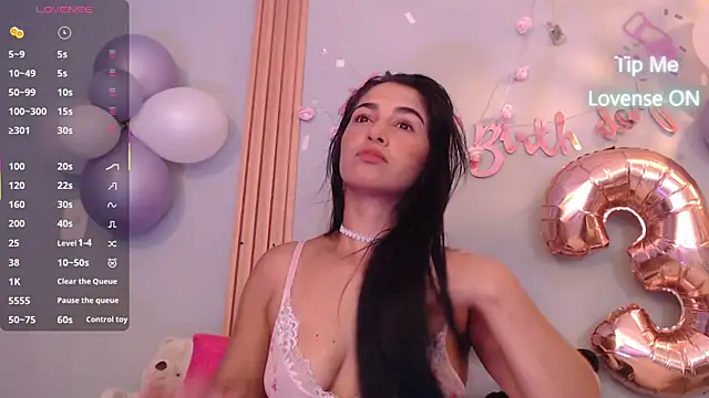 Snapshot of Thayssa_ross chatting on April 21, 7:50 pm Thayssa ross online show from April 21, 7:50 pm