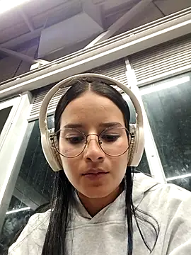  vaness online show from April 14, 5:35 am