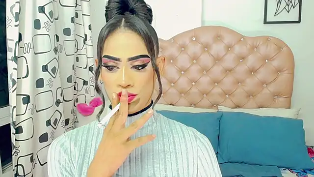 Snapshot of Aslhy_Goddessx chatting on December 6, 7:21 am Aslhy Goddessx online show from December 6, 7:21 am