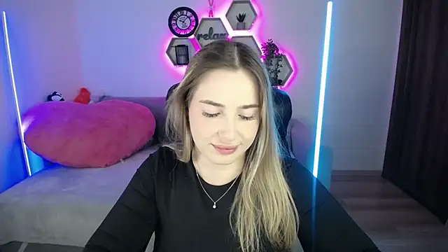 SabrinViolet online show from October 6, 8:12 am