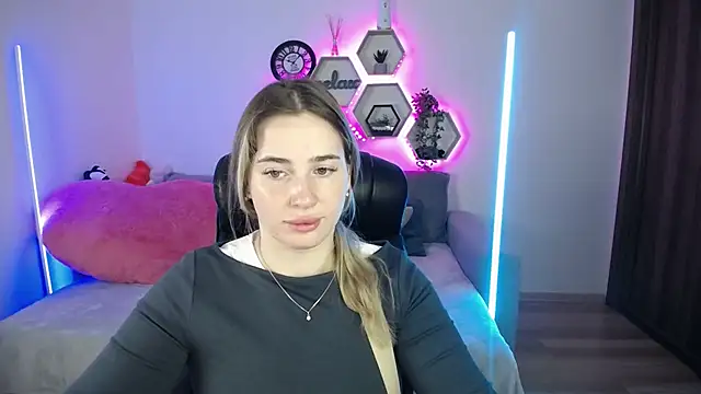 SabrinViolet online show from October 7, 8:11 am