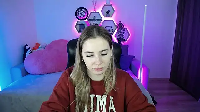 Snapshot of SabrinViolet chatting on February 18, 9:16 am SabrinViolet online show from February 18, 9:16 am