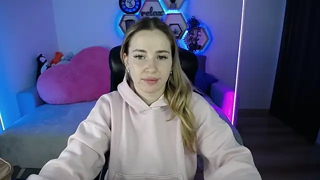 Snapshot of SabrinViolet chatting on February 27, 9:20 am SabrinViolet online show from February 27, 9:20 am