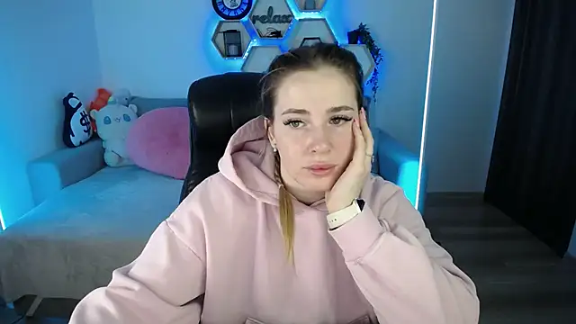 SabrinViolet online show from March 4, 9:15 am