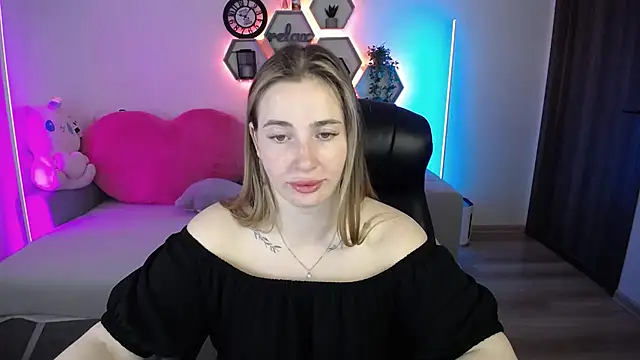 Snapshot of SabrinViolet chatting on June 20, 8:06 am SabrinViolet online show from June 20, 8:06 am