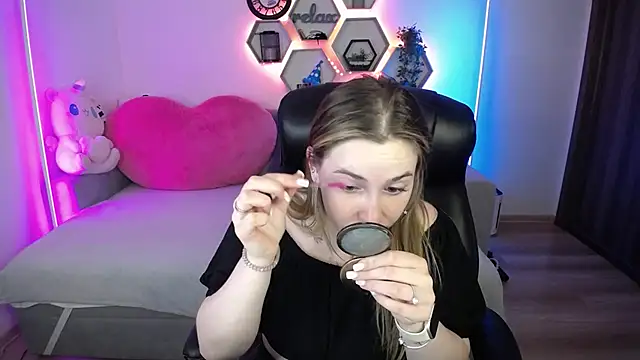 Snapshot of SabrinViolet chatting on June 23, 9:29 am SabrinViolet online show from June 23, 9:29 am
