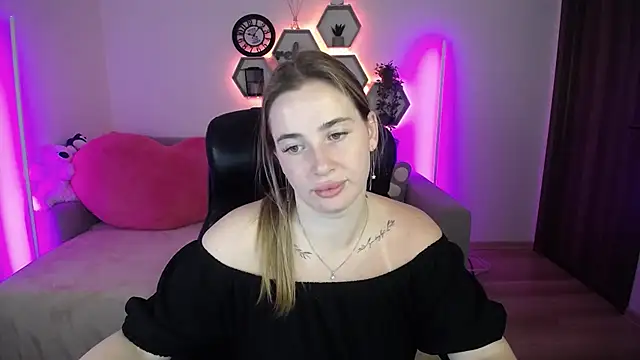 Snapshot of SabrinViolet chatting on July 25, 8:01 am SabrinViolet online show from July 25, 8:01 am