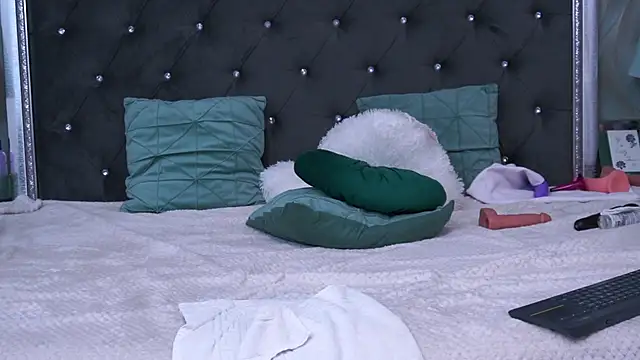 AnneHove online show from December 7, 11:23 pm