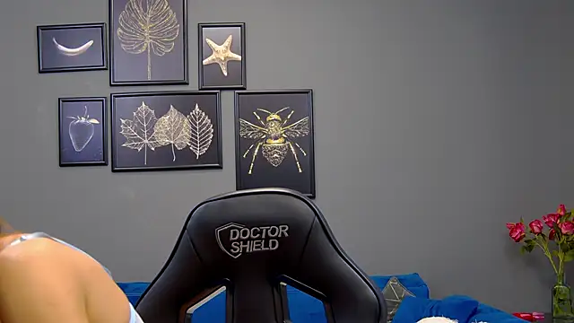 AnneHove online show from March 11, 11:23 am