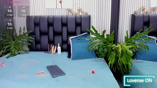 PamelaAnderson 2 online show from October 17, 3:53 am