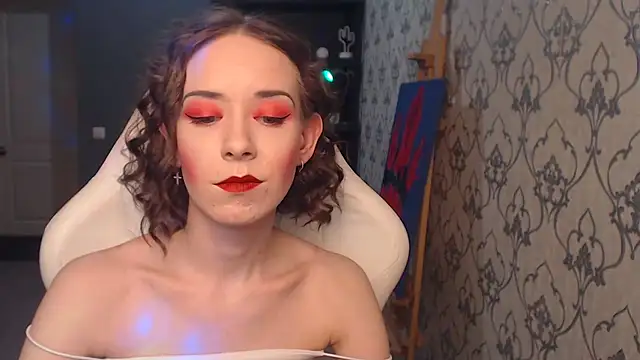 FascinatingEyess online show from May 24, 6:35 pm