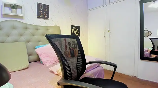 Snapshot of Antonella_Montanari chatting on October 19, 1:28 am Antonella Montanari online show from October 19, 1:28 am