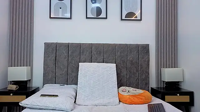 Snapshot of Luciana_Ortiz1 chatting on February 4, 12:44 pm Luciana Ortiz1 online show from February 4, 12:44 pm