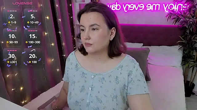 FeralPeach online show from September 26, 3:43 am