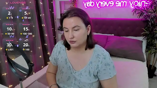 FeralPeach online show from October 10, 5:06 am