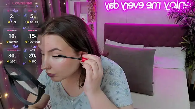 FeralPeach online show from October 25, 5:04 am