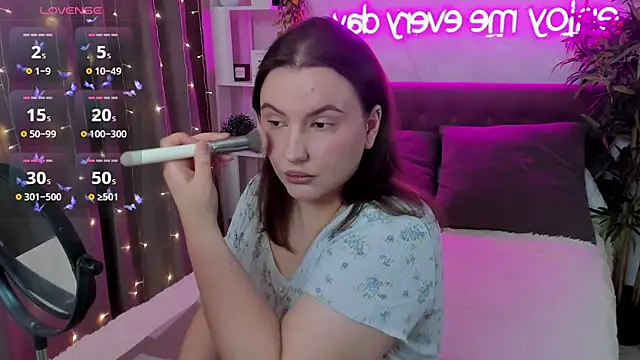 FeralPeach online show from April 24, 7:11 am