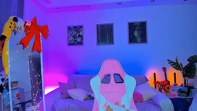 Alyssa Smitt online show from February 13, 7:35 am