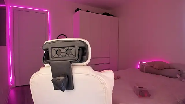 Eva Davi online show from February 16, 1:47 am