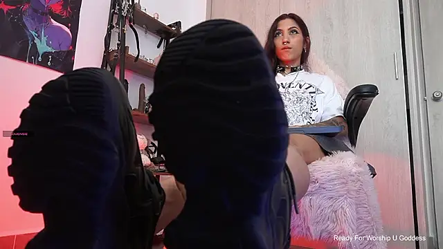 MissKorah online show from March 6, 8:38 pm