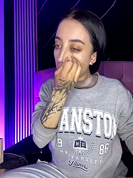 Ady 18 online show from November 10, 6:51 pm