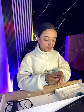 Ady 18 online show from November 20, 8:08 pm