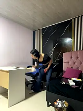 Ady 18 online show from November 25, 2:28 pm