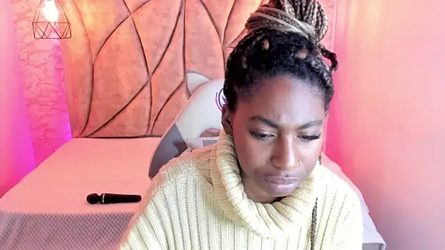 Snapshot of Queen_perla_ chatting on January 31, 12:18 pm Queen perla online show from January 31, 12:18 pm